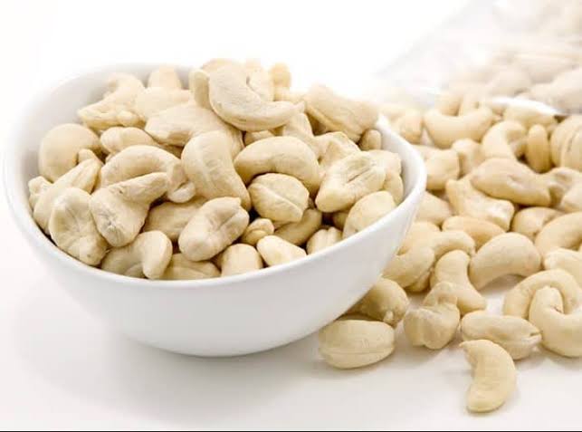 250 Grms Premium Quality Cashew nuts for glowing Skin
